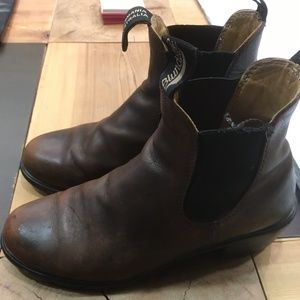 SZ 8.5 brown blundstone